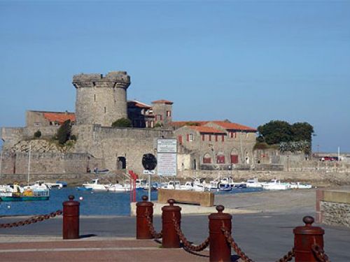Venez découvrir la ville de Ciboure, véritable bijou de la région du Pays Basque et située juste en face de l'hôtel Le Relais Saint Jacques